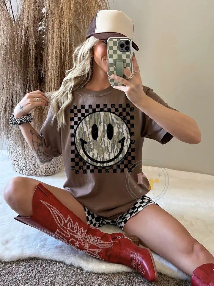 Checkered Camo Smile Graphic T-shirt  M