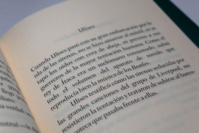 Román Guadarra: La paradoja de los dioses. Quintanilla Ediciones. Detalle