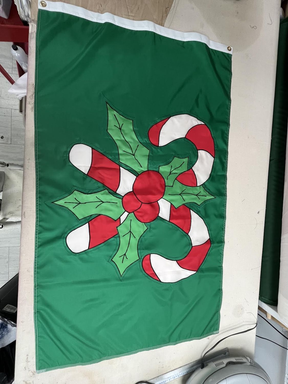 Candy Cane Flags Custom Sewn (200D Nylon), Background Colour: Irish Green, Size: 18 x 36&quot;, Sleeve Finish: Grommets