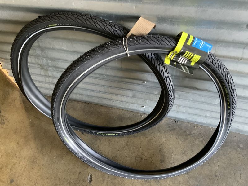 Schwalbe Marathon eplus tire pair 700x50