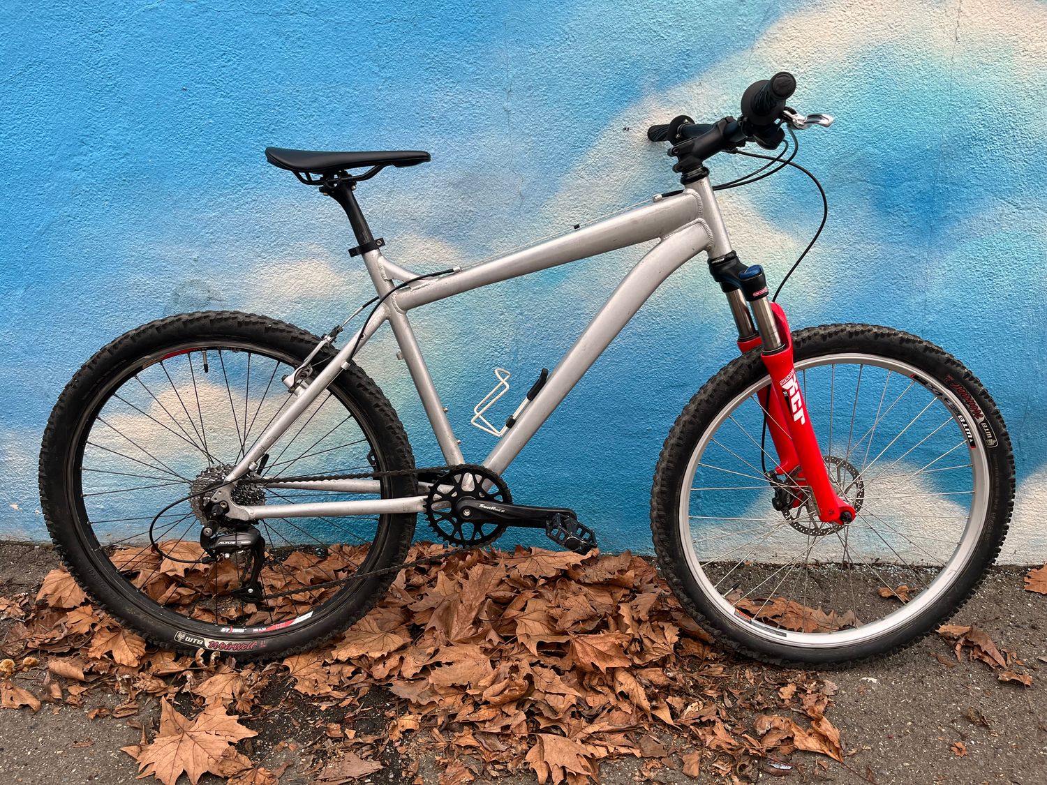 used mountain bike 1x9 hydraulic, silver/red fork, large 19&quot;, as-is