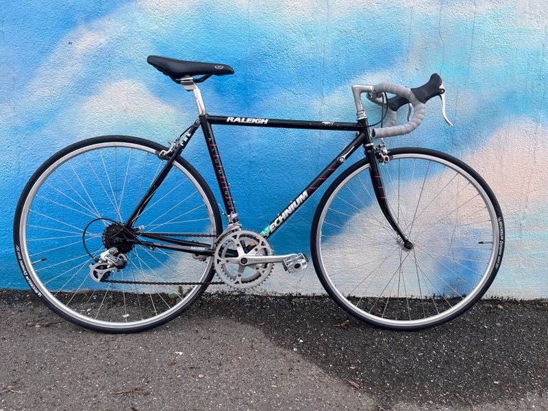 used Raleigh Technium, black/silver/pink, 50cm