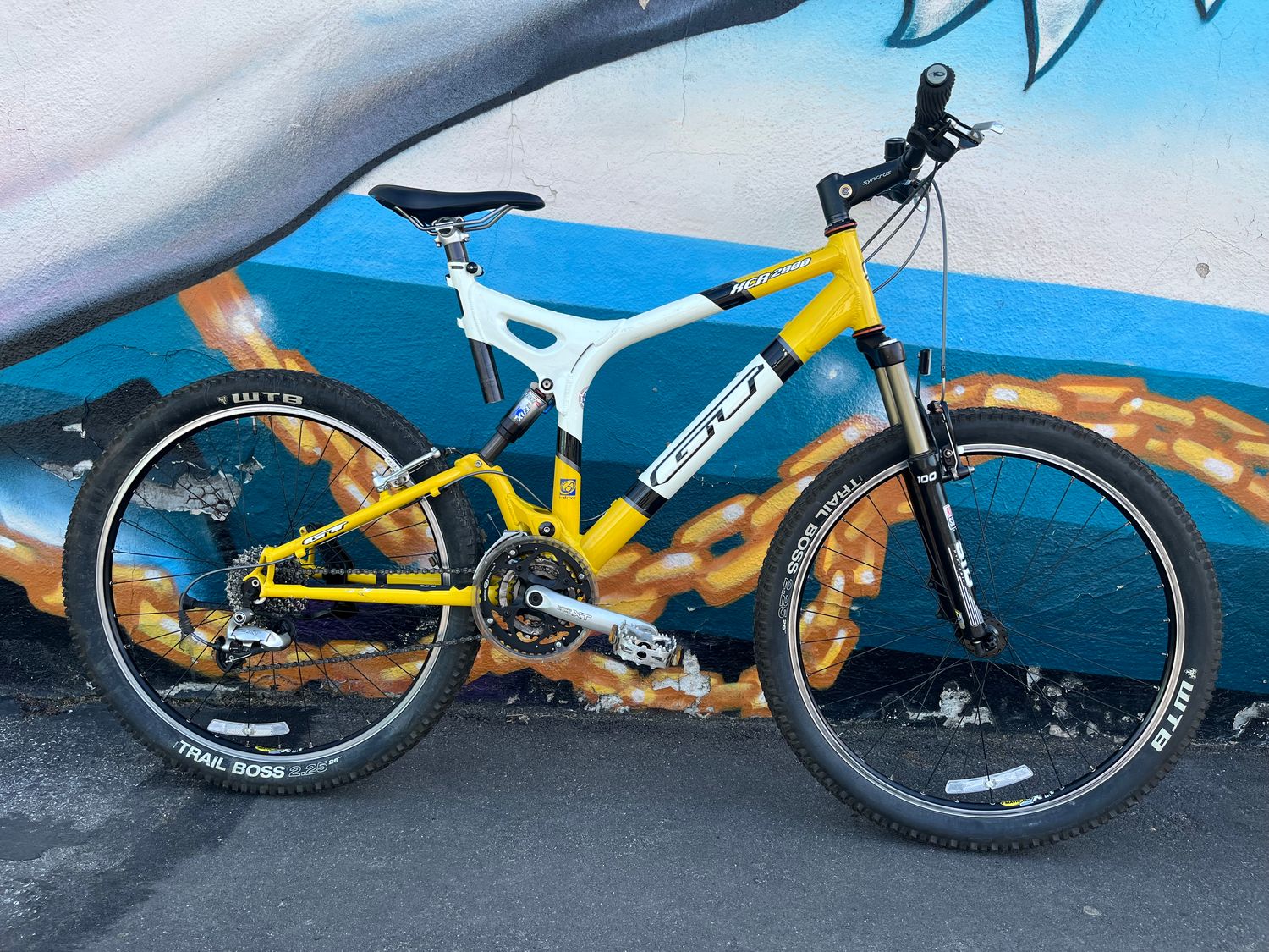 used GT XCR2000 yellow/black/white, large, as-is