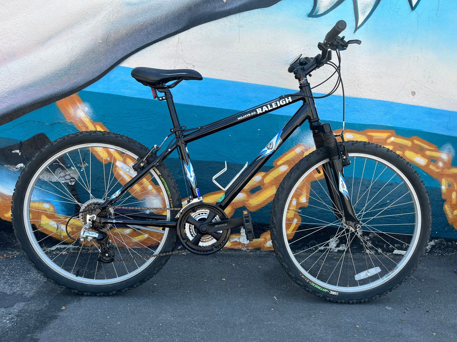 used Raleigh Mojave 2.0. black/blue/white, small