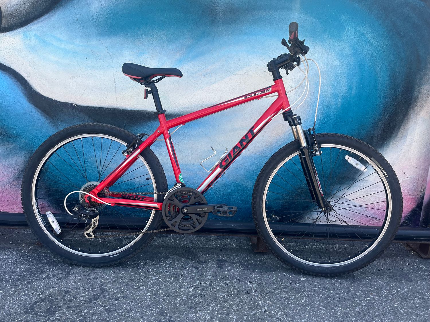 used Giant Boulder, red, medium