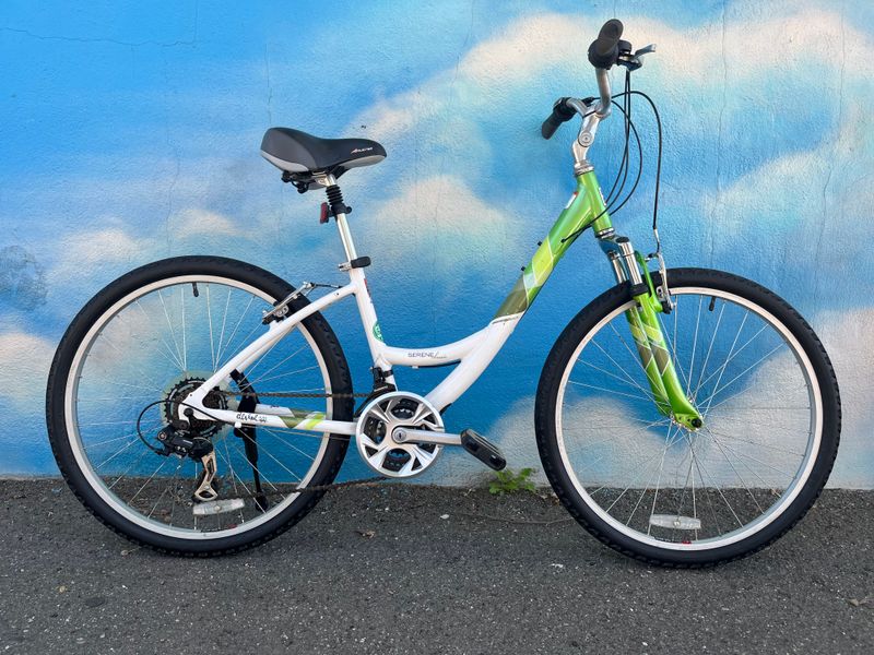 used Diamondback Serene, green, white, small