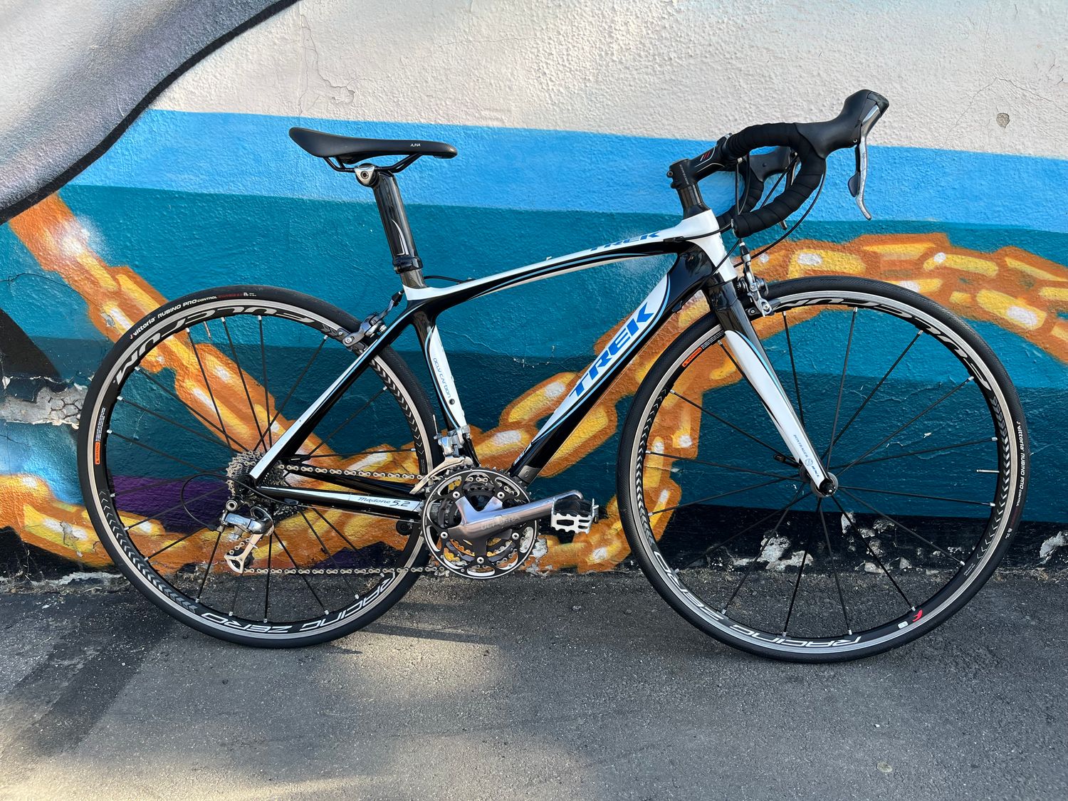 used Trek Madone 5.2, white/black/blue, 46cm