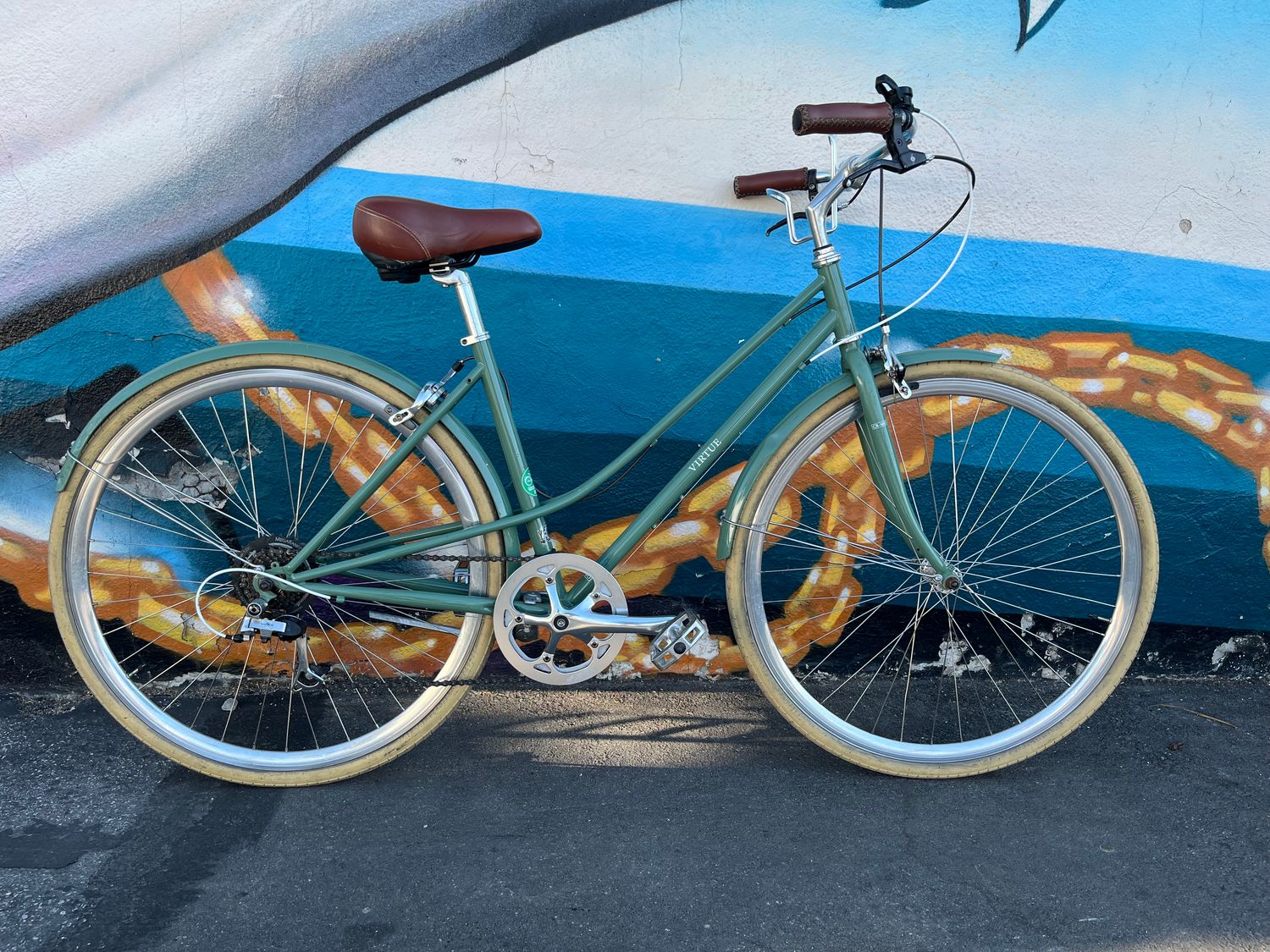 used Virtue hybrid, green, medium