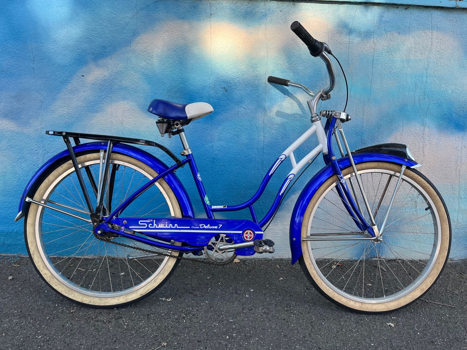 used Schwinn Custom Deluxe 7 Nexus, white/blue