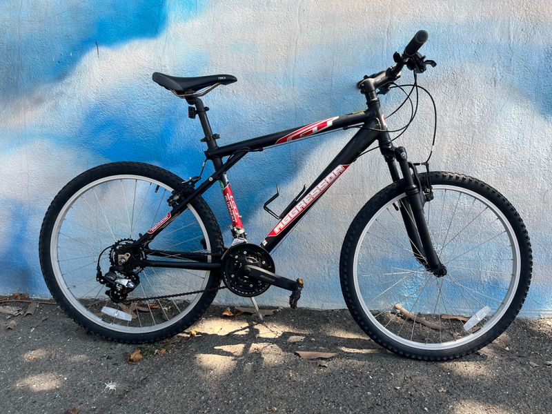 Used GT Aggressor, Black/Red/Silver, Medium