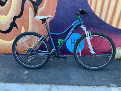 Used Trek Skye SL 26&quot; Medium Blue