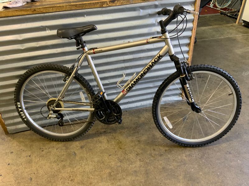 Used Diamondback Outlook silver 20&quot; LG