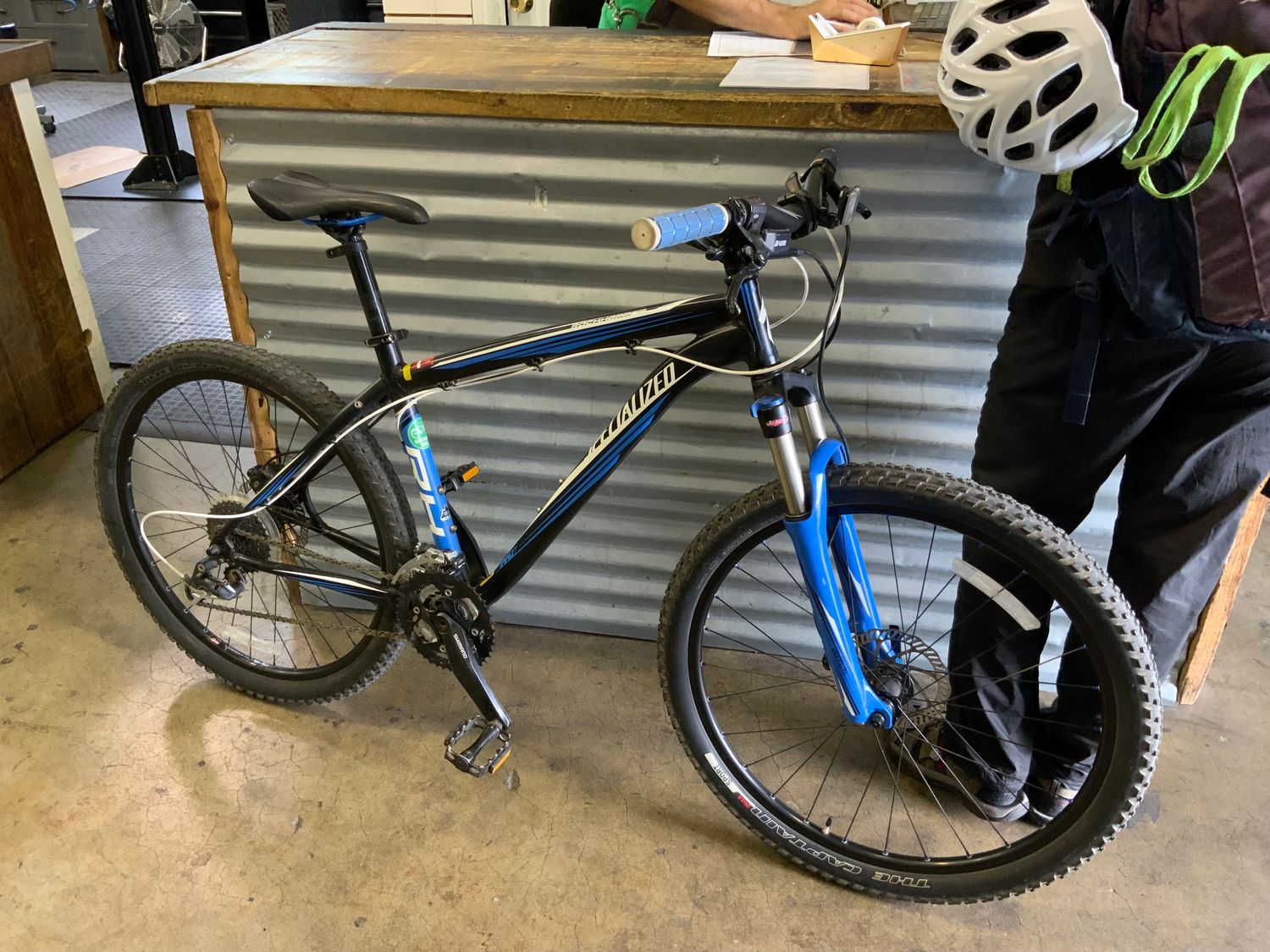 Used  Specialized Rockhopper Blue/White Disc 17.5 MD