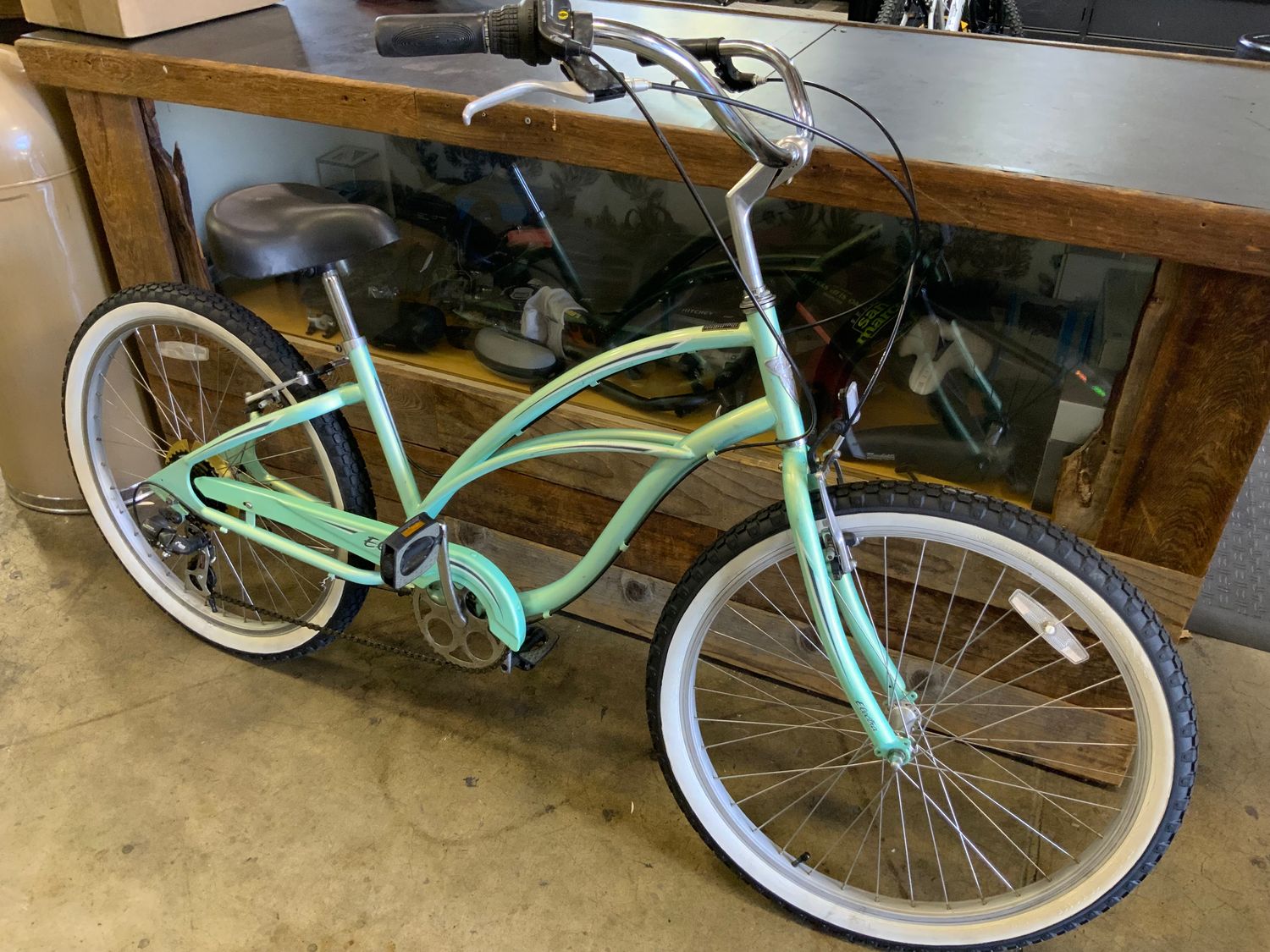 Used Electra Mint Small 7 sp