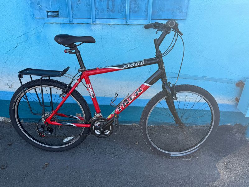 Used Trek 3500 Black/Red 19&quot; Large
