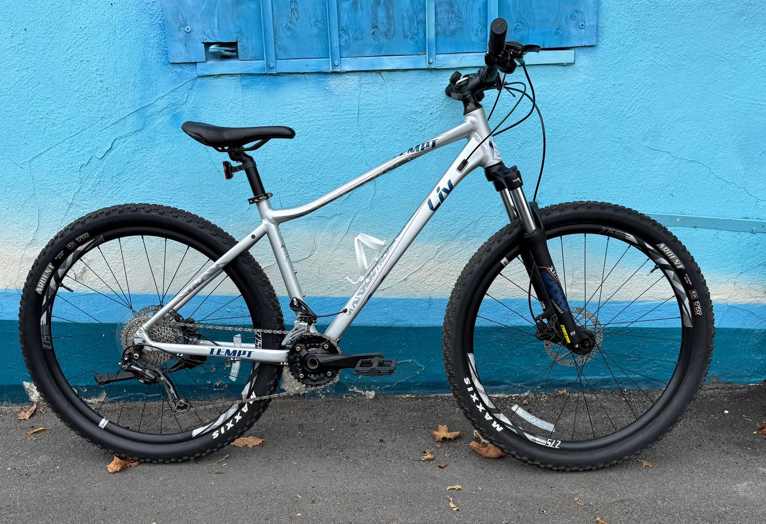Used  Liv Tempt Silver 27.5 MTB LN   Medium