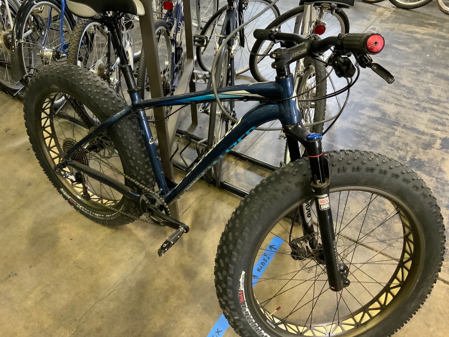 Used Specialized FATBOY Black Medium Disc