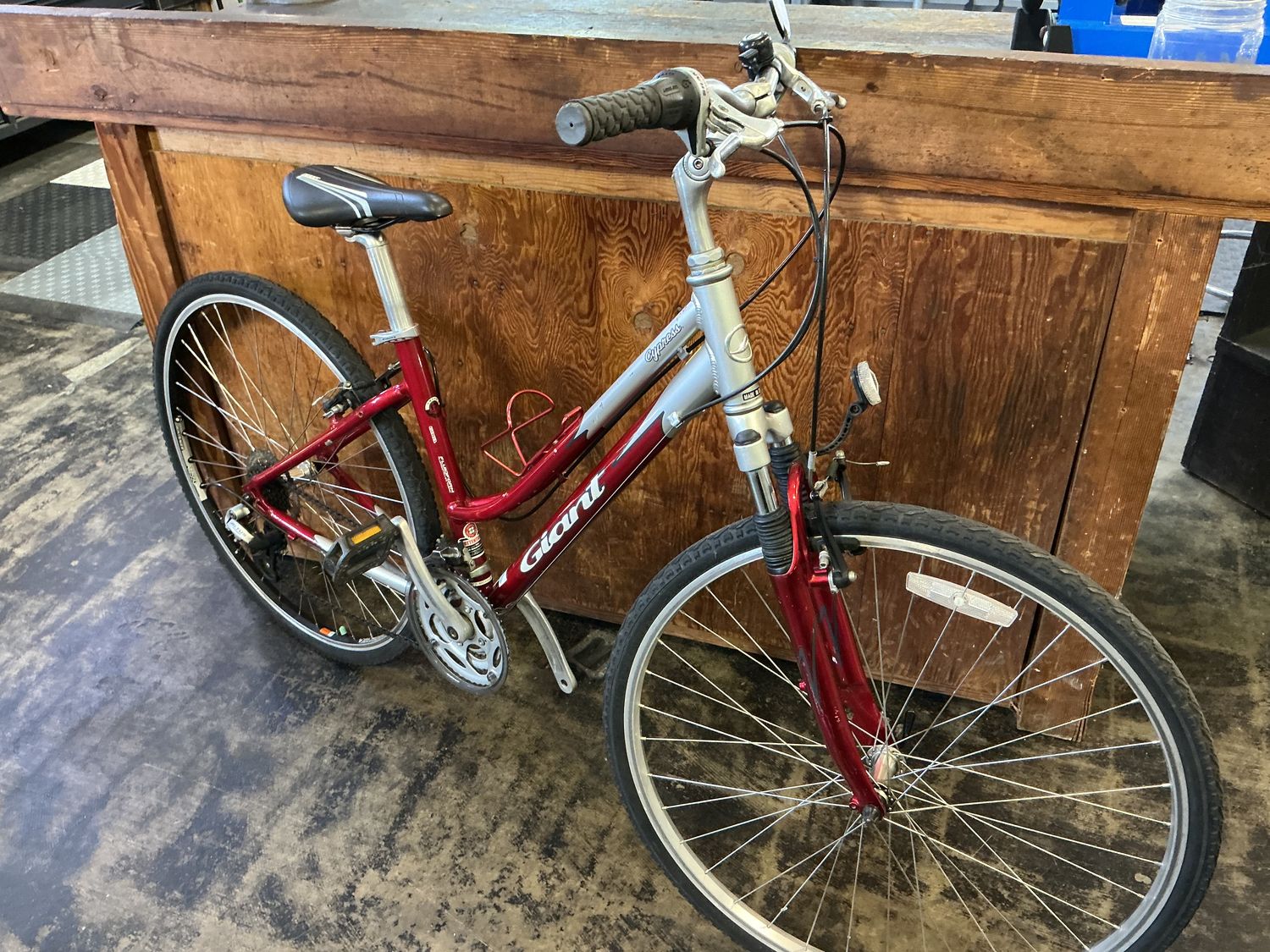 Used Giant Cypress Dlx Step thur Red/Silver Medium