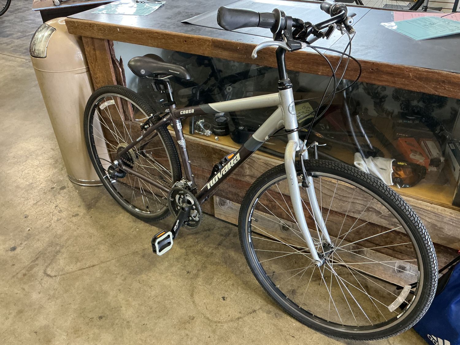 Used Navara Corsia Blue Silver 700c Medium