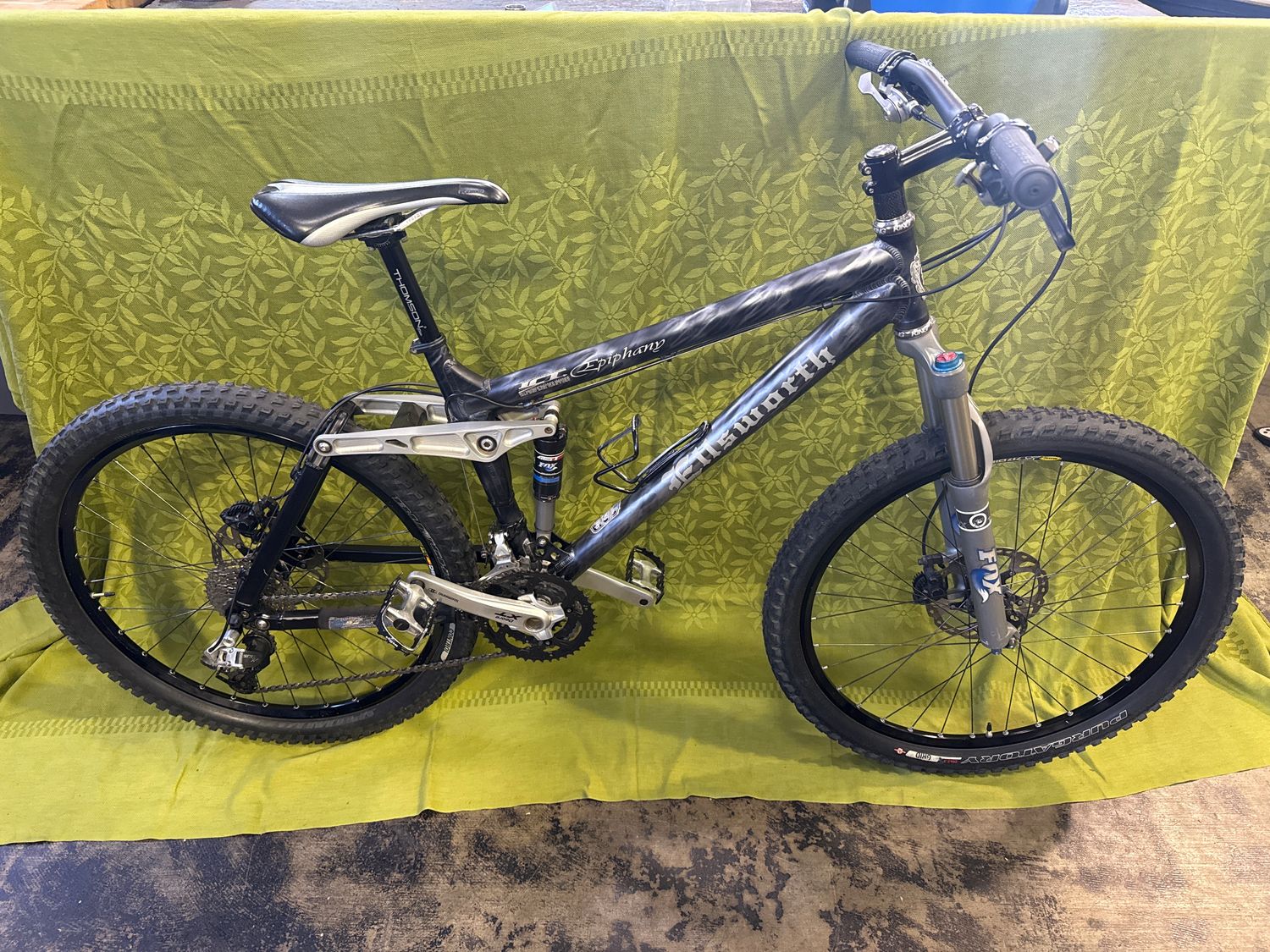 Used Ellsworth Epiphany Gray Cloud Large