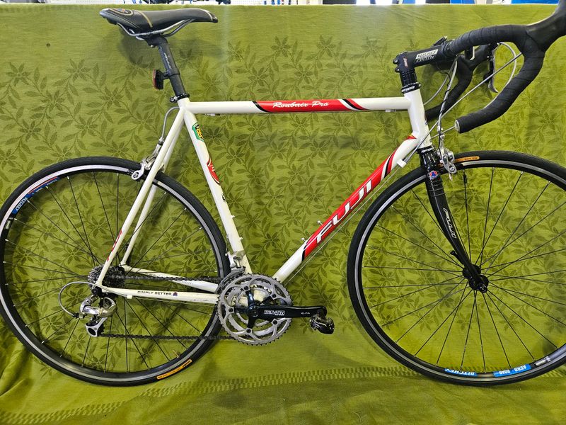 Used Fuji Roubaix Pro road 58cm white/red