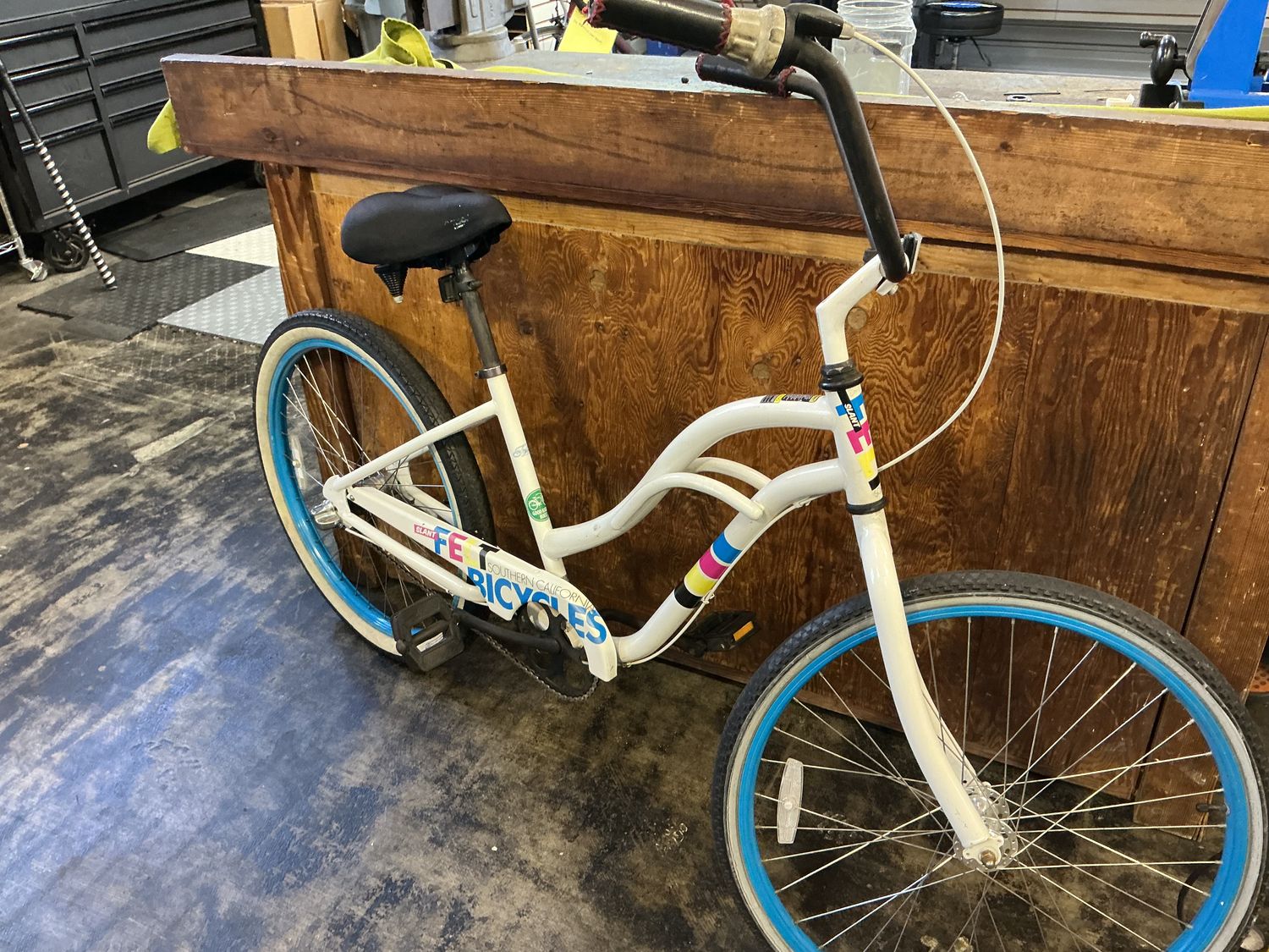 Used Felt Slant white Medium