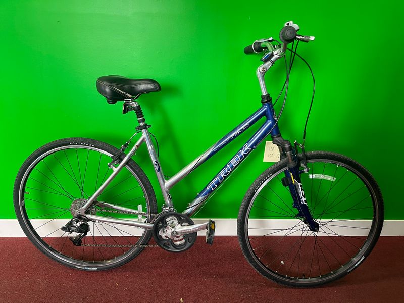 Used Trek Multitrack 7300 Blue 20in Medium