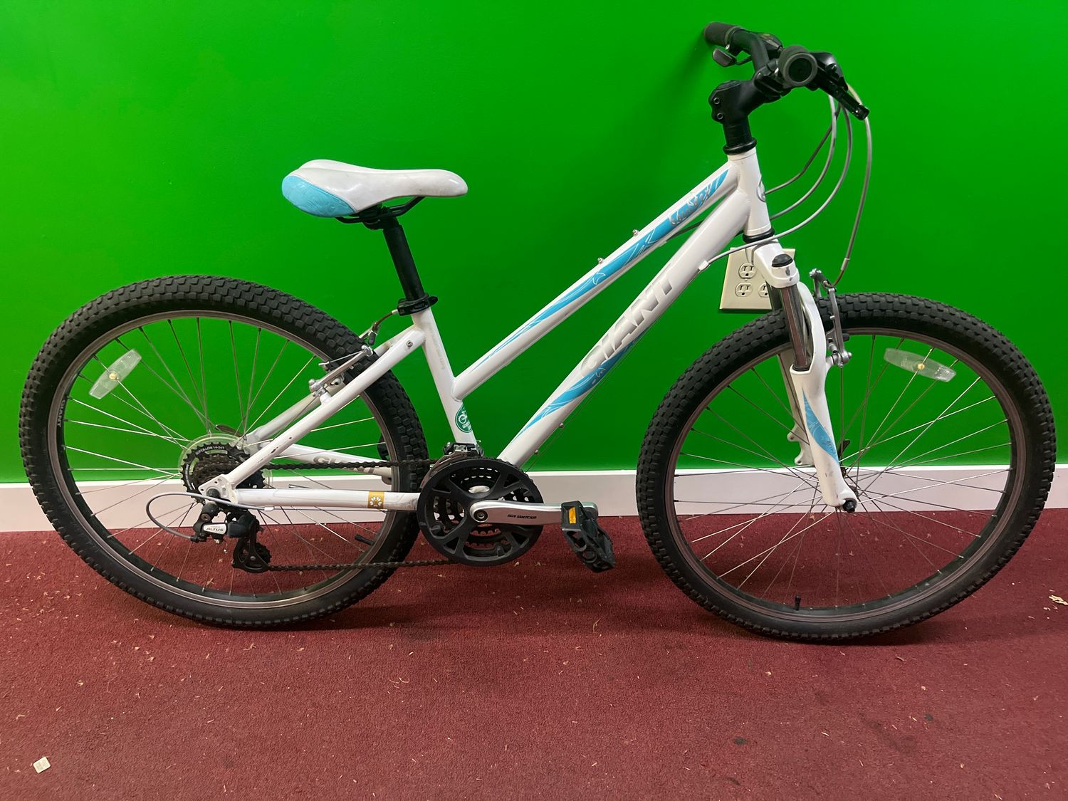 Used Giant Liv Boulder While 14inch Small