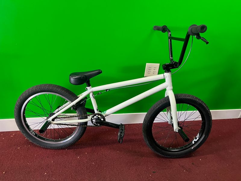 Used Specialized P20 Pro White 10inch