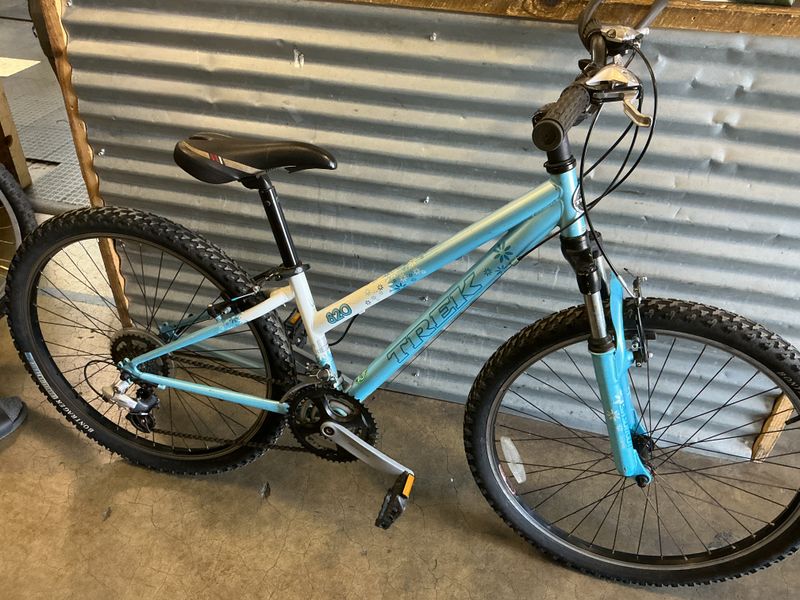 Used  Trek Blue 820 Unisex  Small