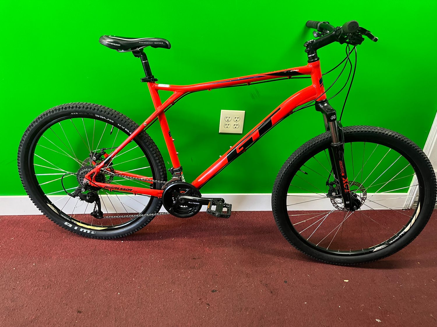 Used GT Aggressor Red 21in