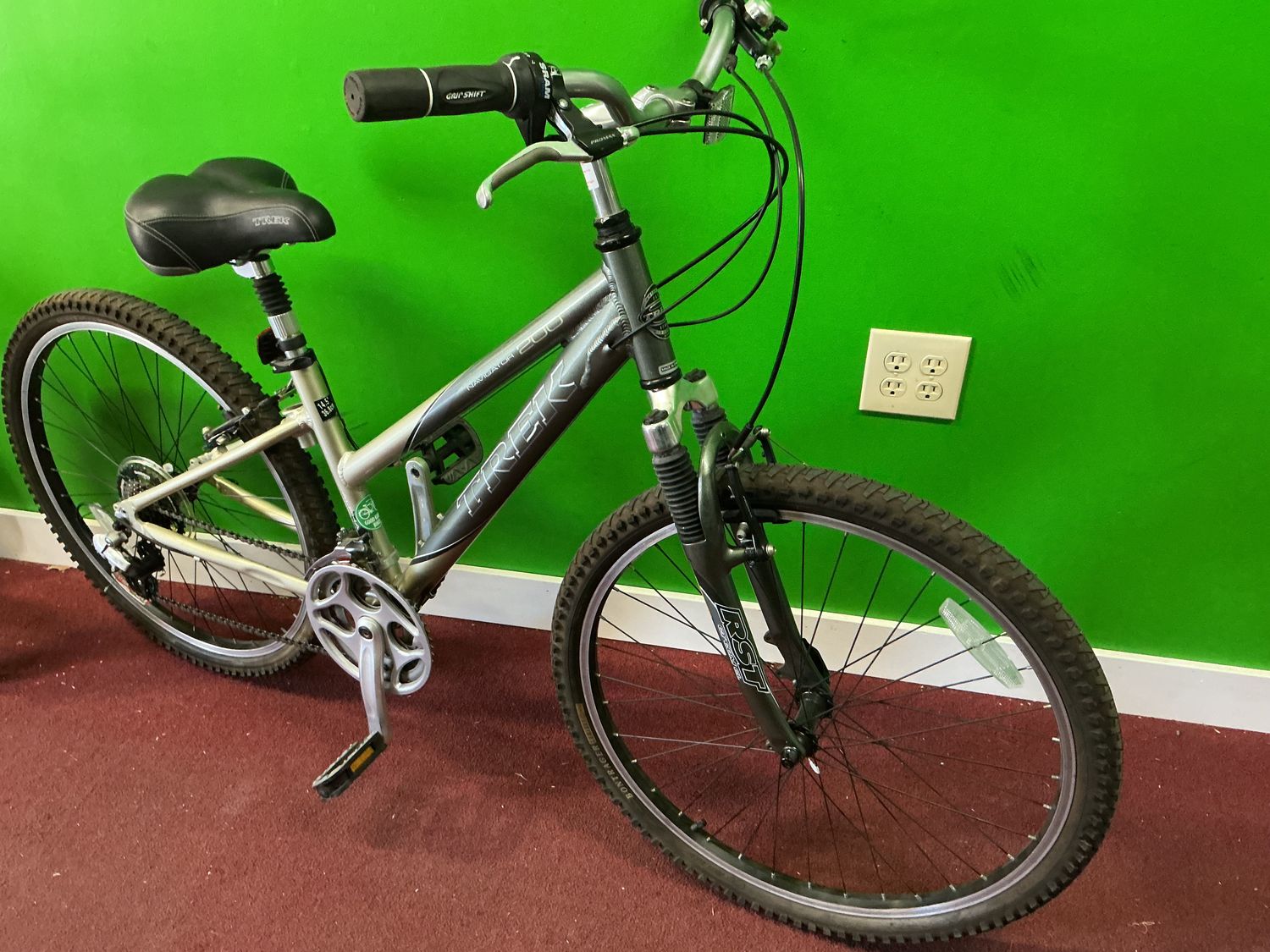 Used TREK Navigator 200 Plus Hybrid Grey 15" SMALL