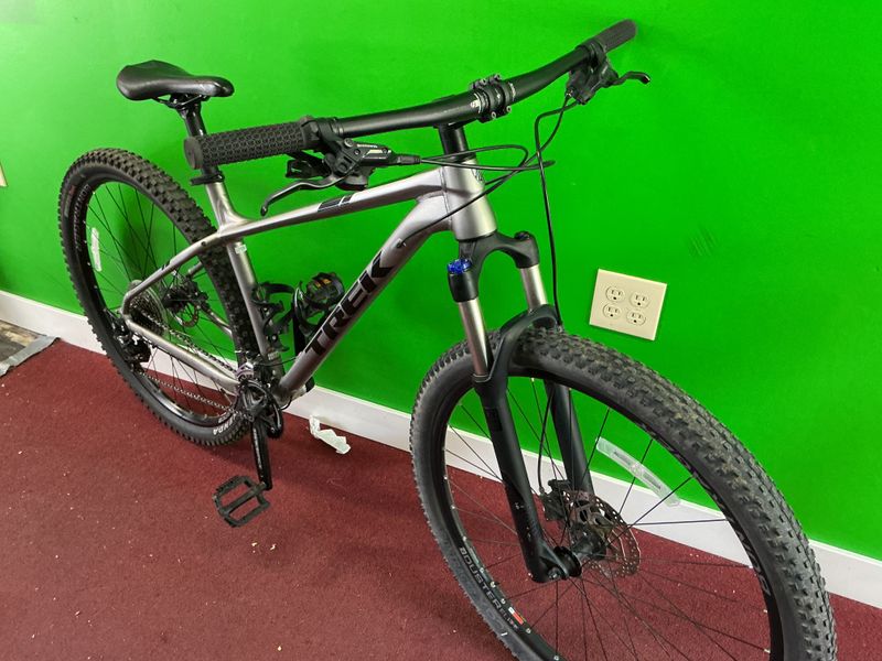 Used TREK PRO CALIBER 8 29er Gold/BLK Medium