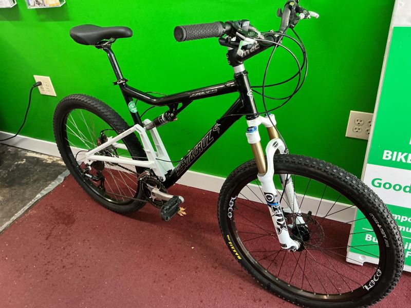 Used Santa CRUZ  SUPERLIGHT BLK/White  Large