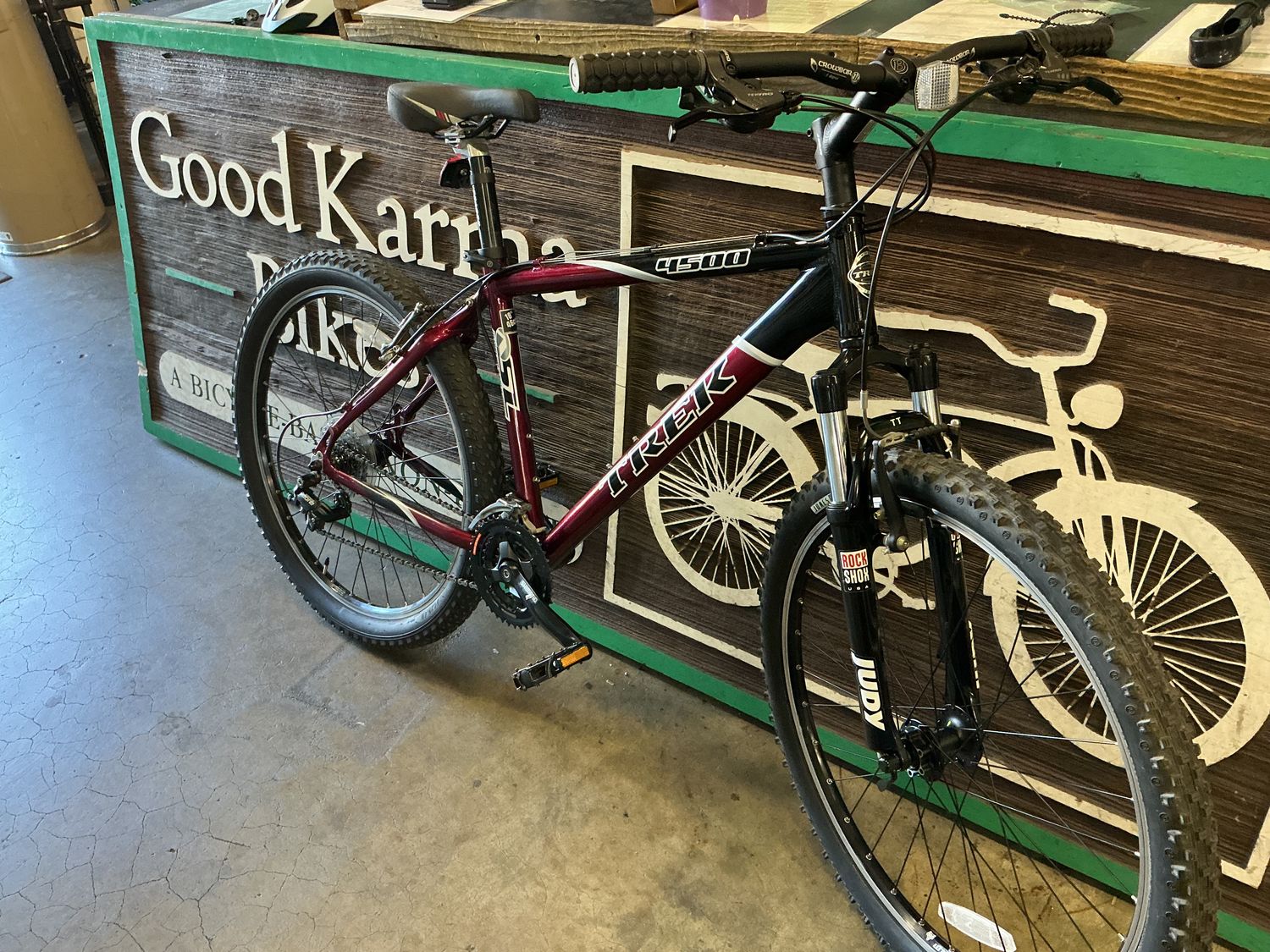 Used Trek 4500 Red/Black 18 Medium