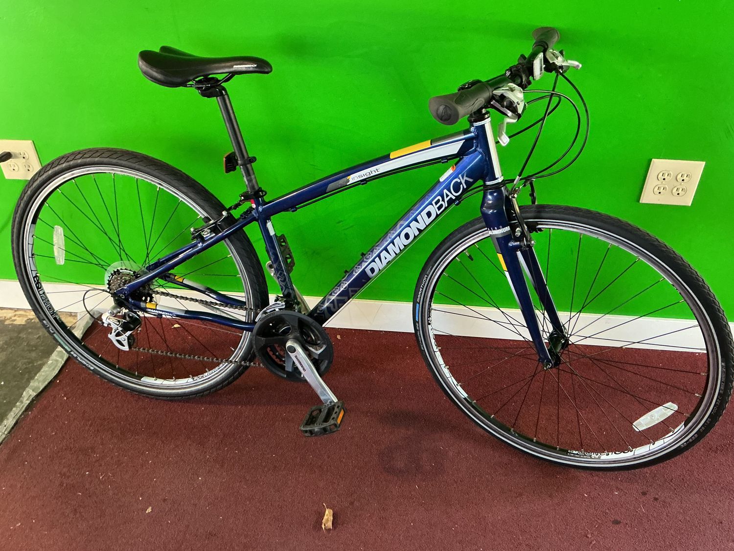 Used Fiamondback Insight White/Blue Hybrid Medium