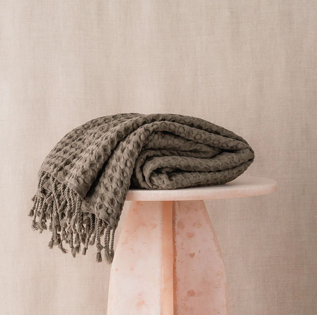 CORFU COTTON THROW - OLIVE