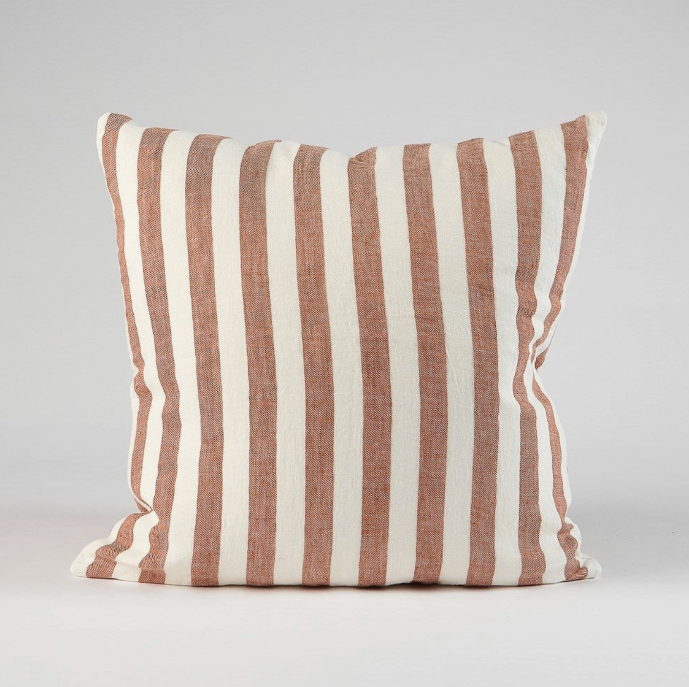 SANTI OUTDOOR LINEN CUSHION 20X20 - NUTMEG
