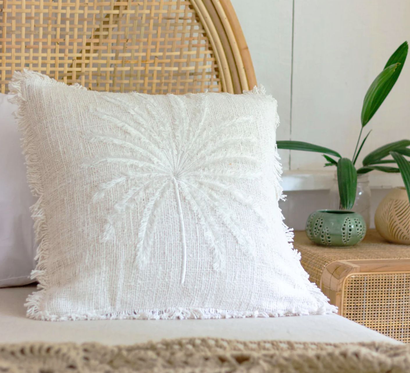 WHITE COCONUT PALM CUSHION 18X18