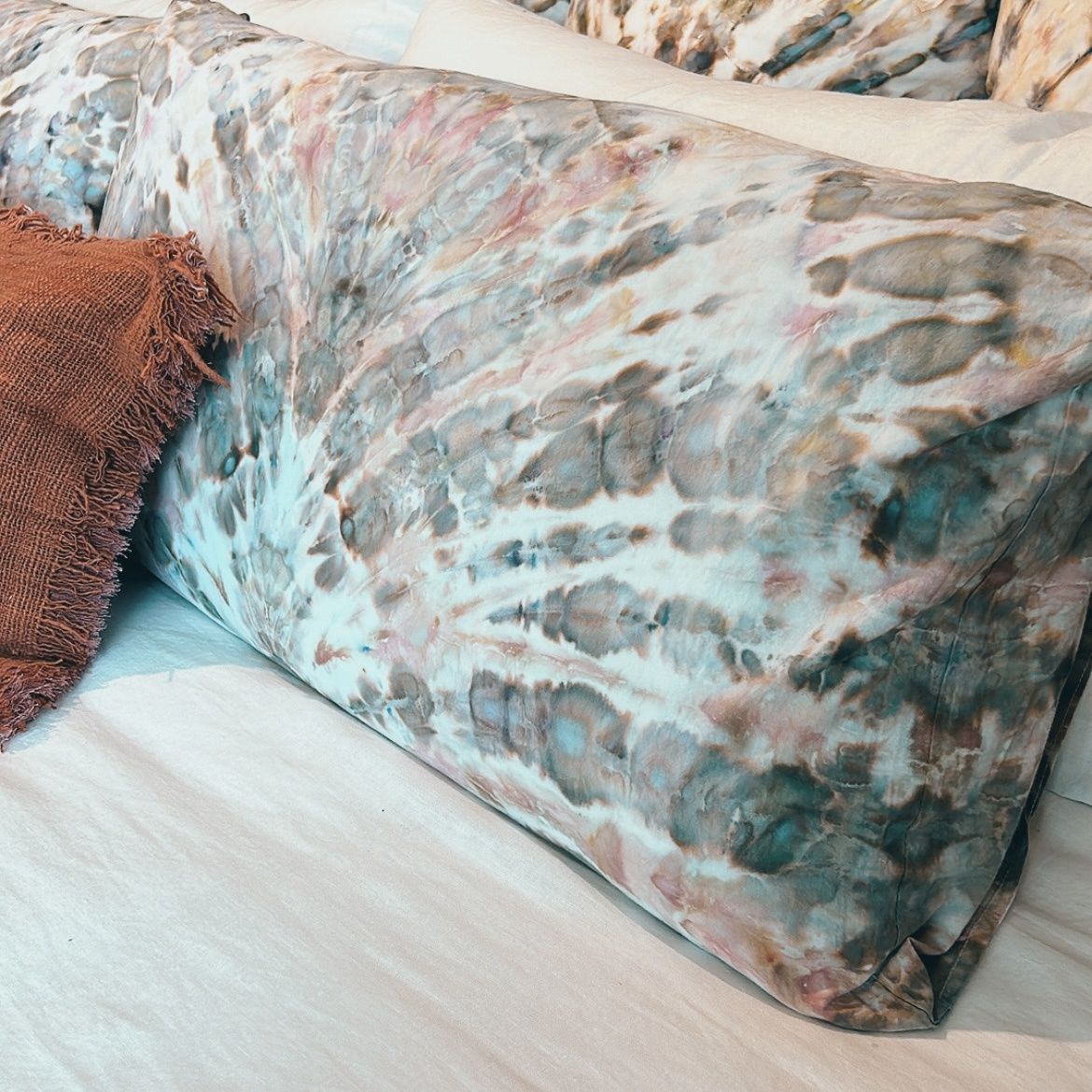 HAND DYED SINGLE BEDDING, Color: Pueo