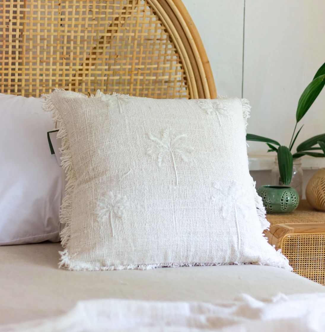 WHITE NORA COCONUT PALM CLUSTER CUSHION 18X18