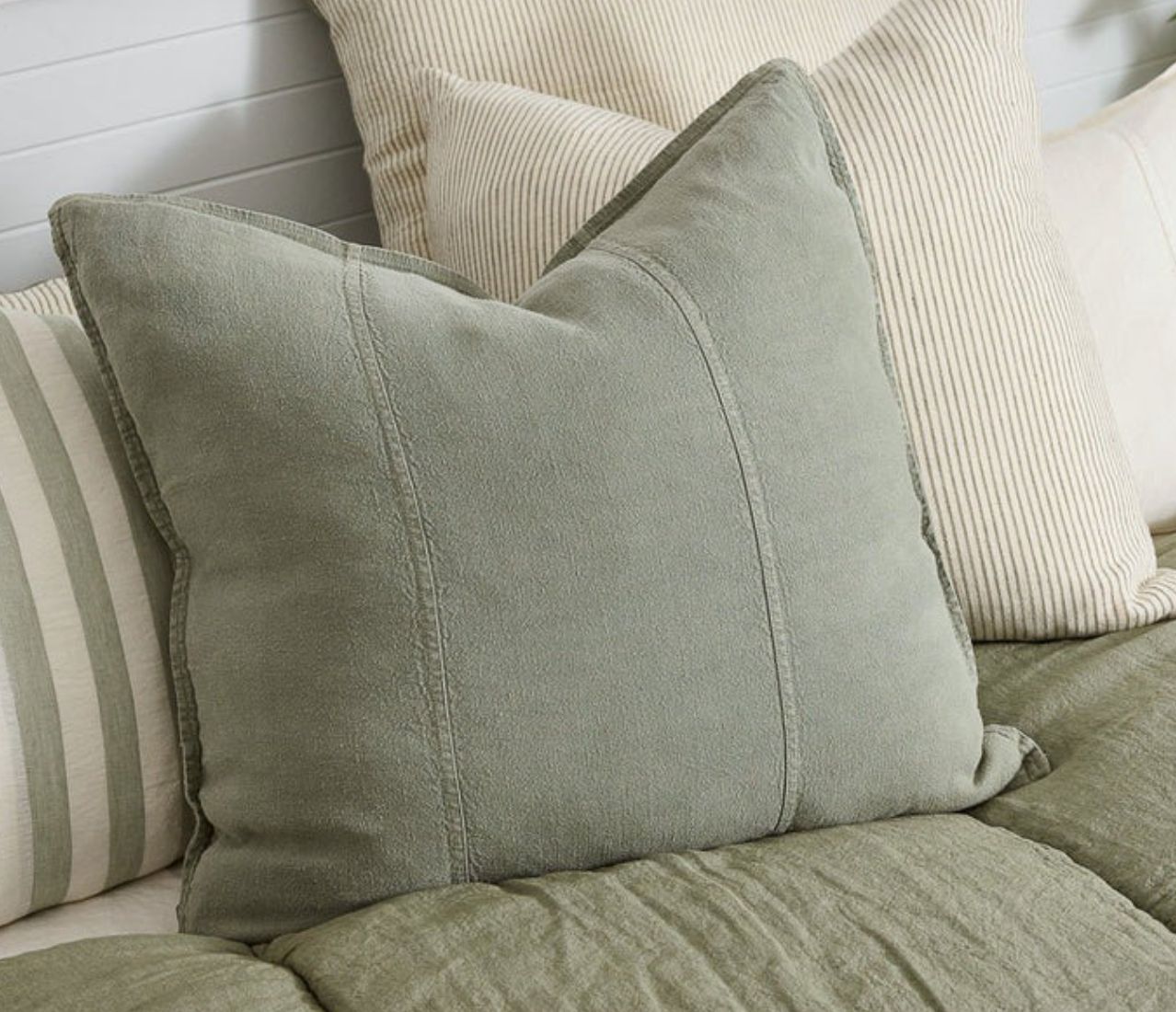 LUCA LINEN OUTDOOR CUSHION - PISTACHIO 20X20