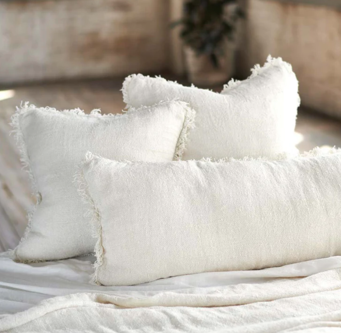 BEDOUIN LINEN CUSHION 24X24 - IVORY