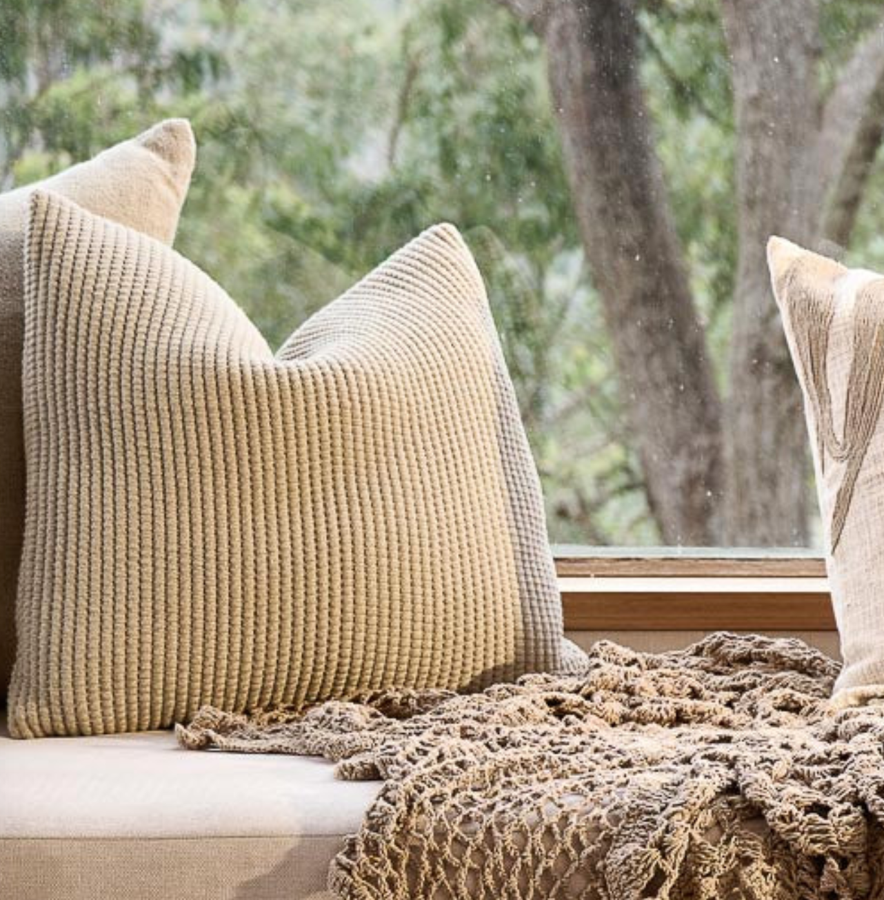 FAVO CUSHION 20X20 - NATURAL