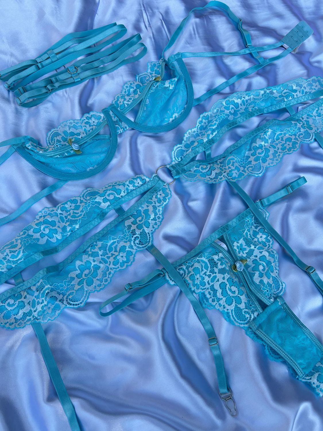Elegant Light Blue Underwire 5-Piece Set for Ultimate Comfort and Support