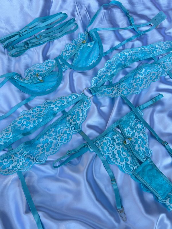 Elegant Light Blue Underwire 5-Piece Set for Ultimate Comfort and Support