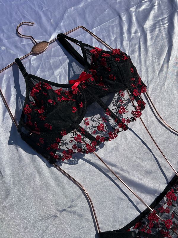 Midnight Rose 2 Piece set!