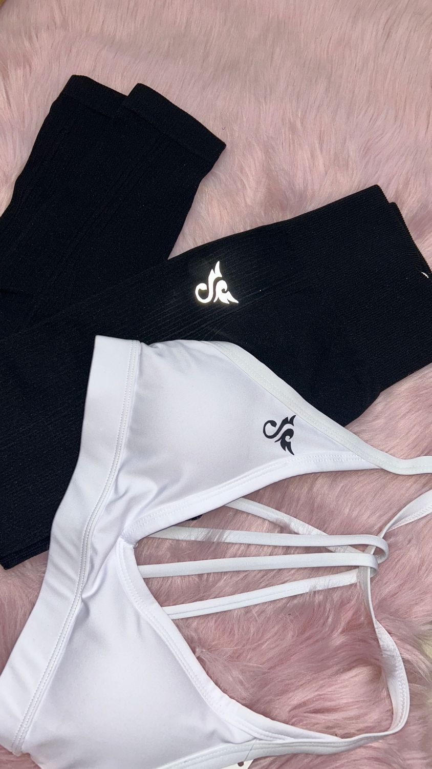 White sports bra , black long legging