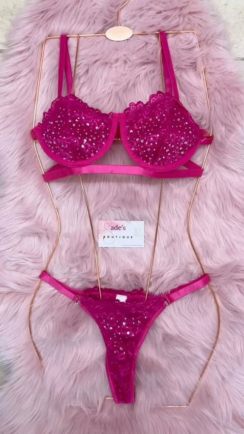 Hot pink underwire set