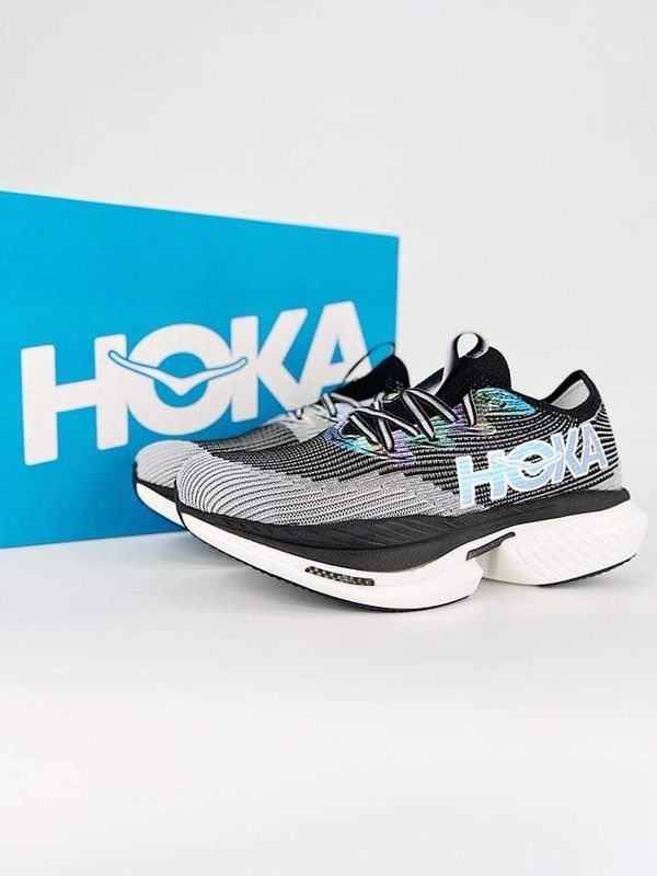 Hoka One Black Torna